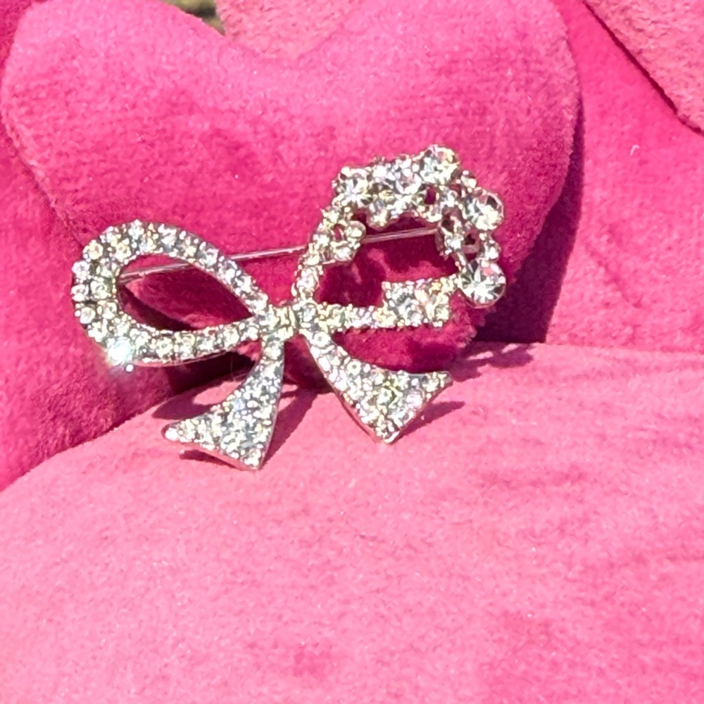 New Elegant Silver Rhinestone Crystal Bow Brooch